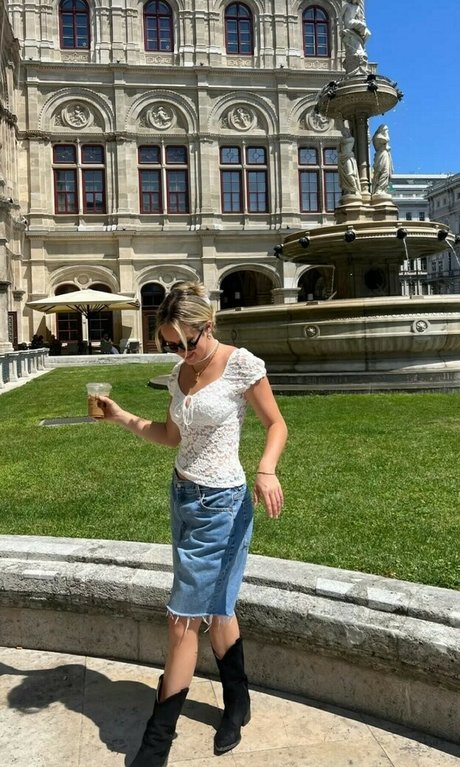 Brec Bassinger modèle des photos