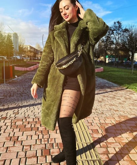 Angelficial star du porno parfaite des photos