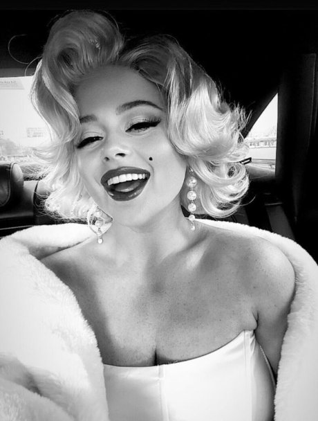 Emily Atack modèle hd collection