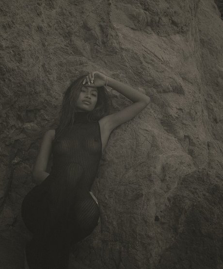 UN YA actrice érotique photos