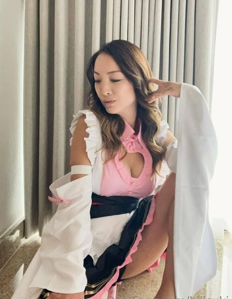 hiiisuki actrice libre des photos