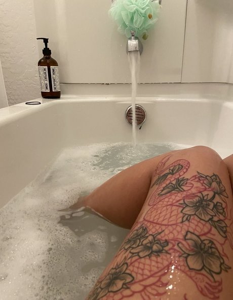 petits seins potelés onlyfans nue xxx photo