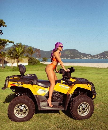 Deborah Secco meilleur modèle img