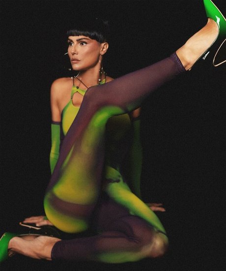 Deborah Secco star du porno belle photo