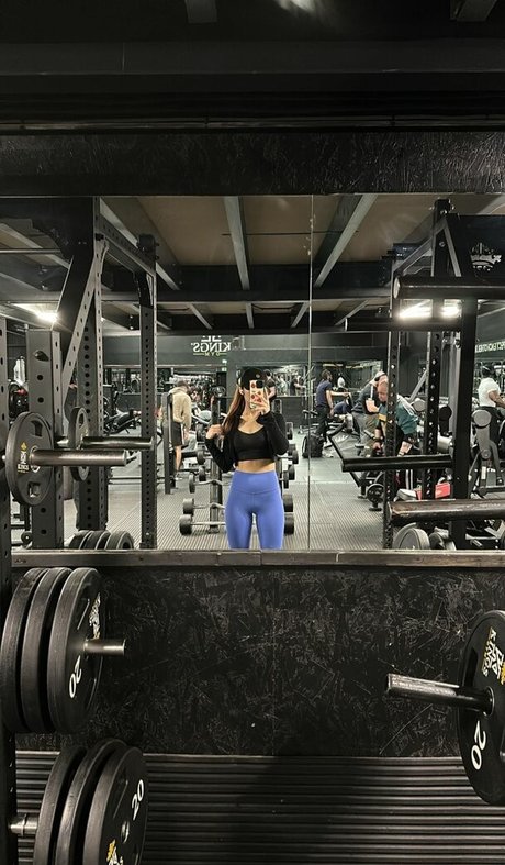 Karagii modèle xxx galerie