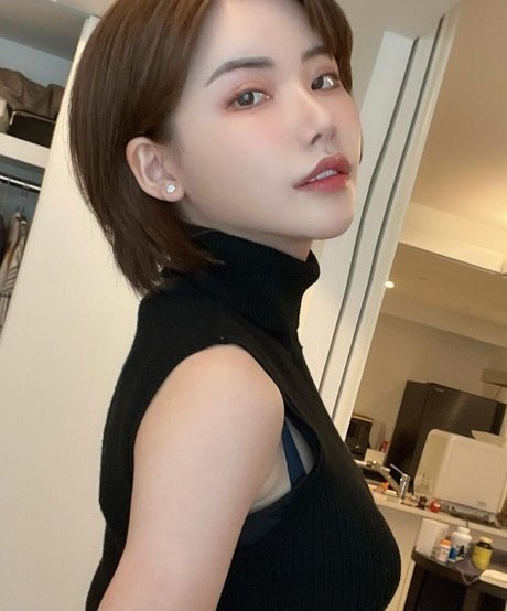 Eimi Fukada jolie actrice photos