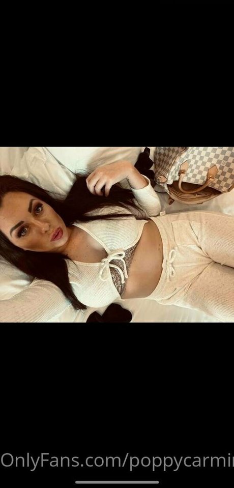 poppycarmine modèle sympa photo