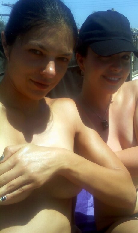 Adrianne Marie Curry modèle nu galeries