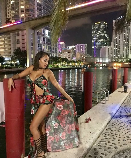 Leila Grey modèle érotique galeries