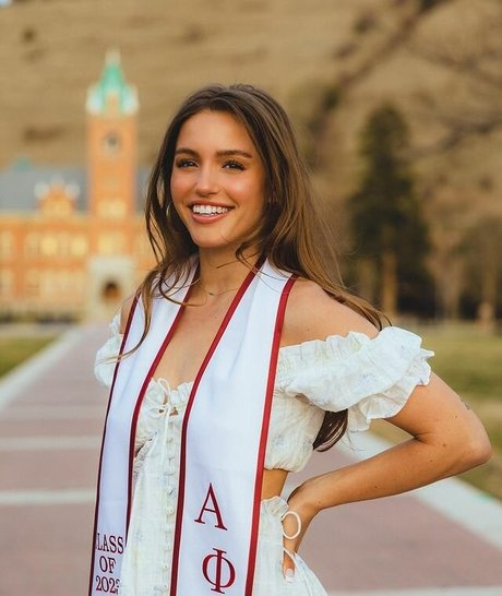 pom-pom girl blonde onlyfans haut por img