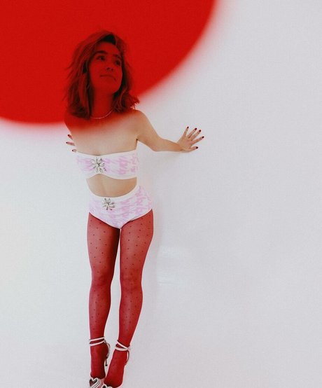 Haley Lu Richardson actrice exclusive des photos