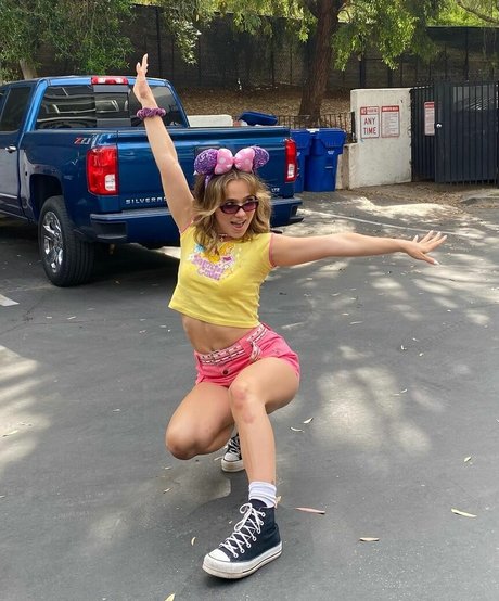 Haley Lu Richardson star érotique galerie