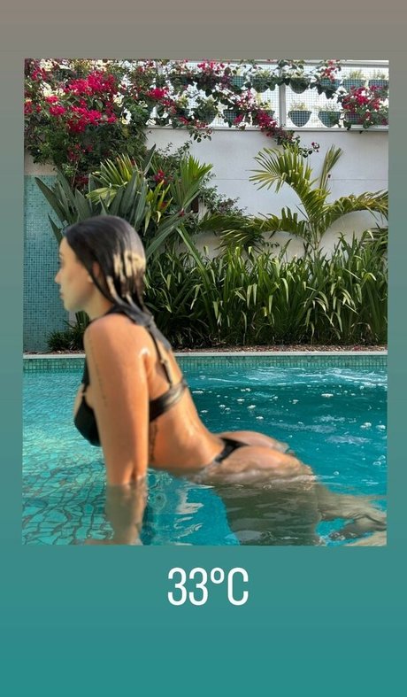 Nyvi Estephan actrice porno des photos