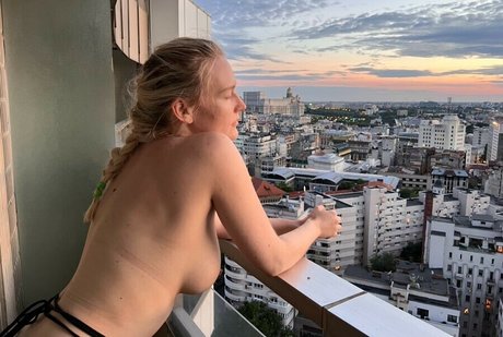 petits seins potelés onlyfans sexe exclusif images