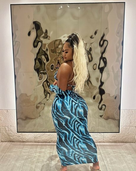 Tonti Thampitak modèle gratuit image