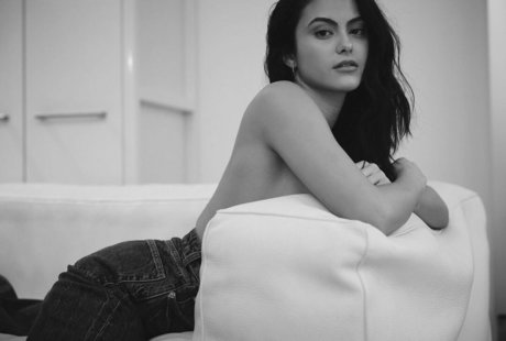 Camila Mendes étoile de l'art galeries