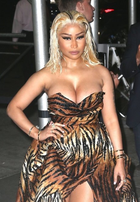 Nicki Minaj modèle pornographique galerie