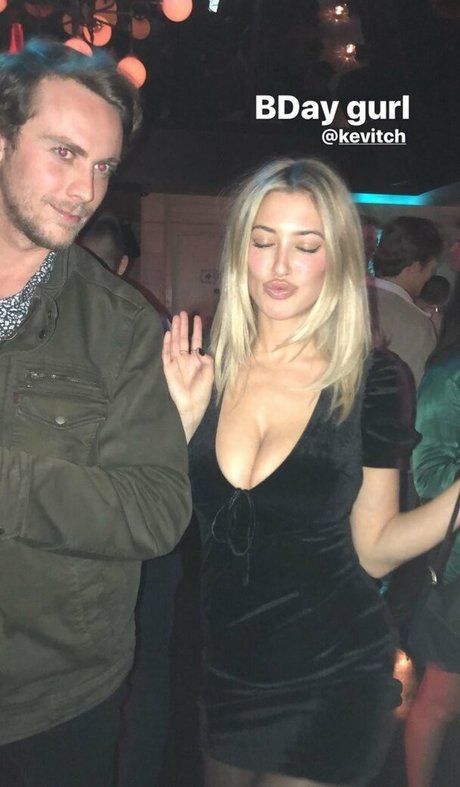 Lindsey Kevitch modèle nu des photos