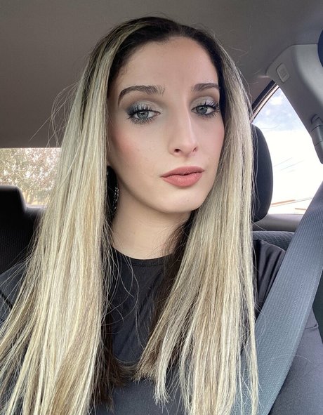 Yanellis Linares art star du porno images