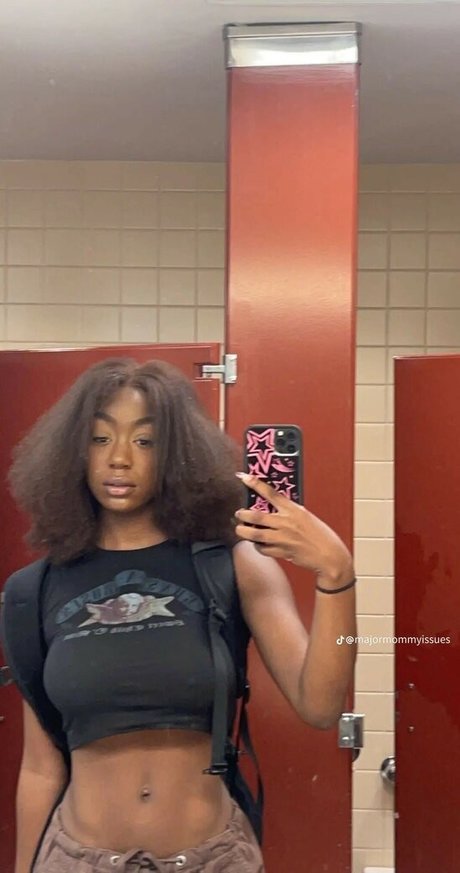 Majormommyissues modèle exclusif des photos