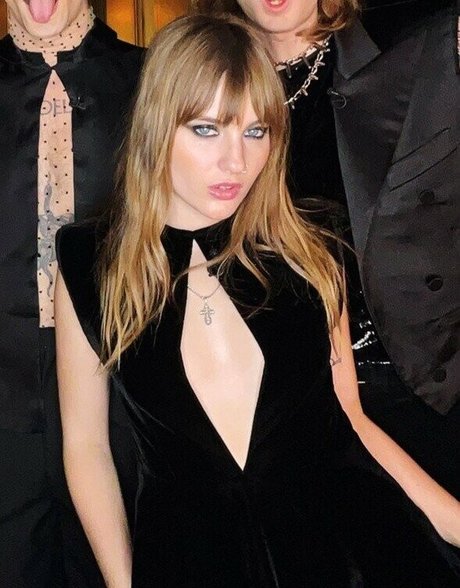 Victoria De Angelis haut de star du porno collection