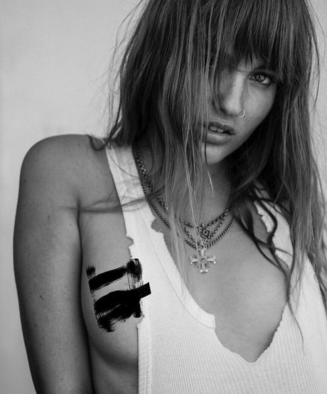 Victoria De Angelis top star collection