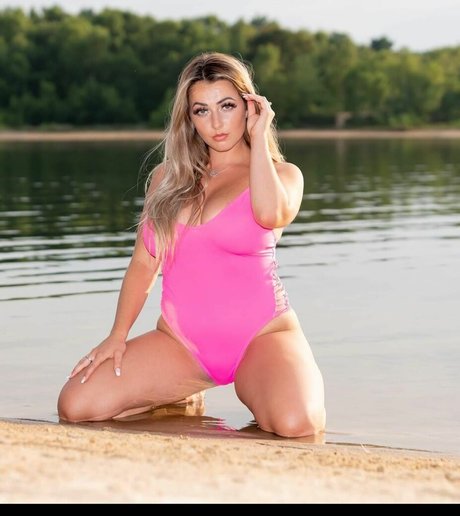 Yazmin Holmes star du porno adulte archive