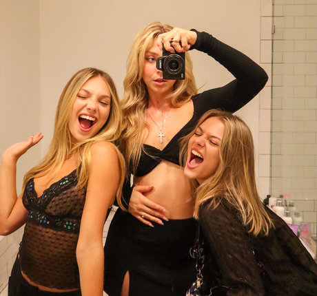 seins naturels onlyfans bel adulte photo