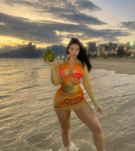 Kali Uchis beau modèle img