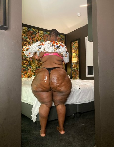 South African Thick actrice parfaite image