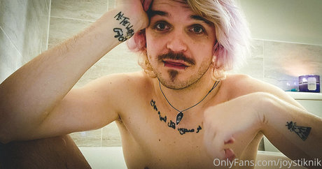 joystiknik modèle porno photos