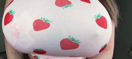 Mila Volker star du porno en haute qualité image