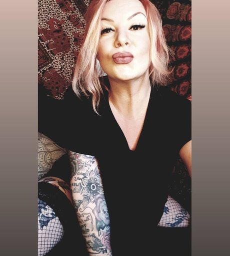 Ming naaa modèle de haute qualité archive