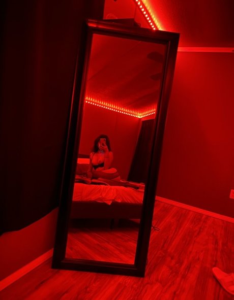 luxurypetite modèle gratuit des photos