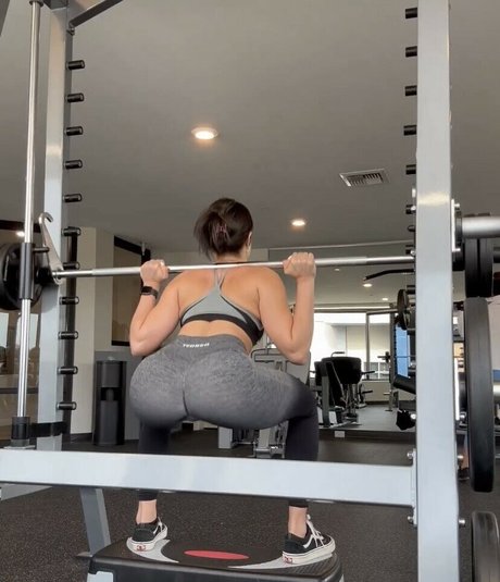 Sabrina Gomes modèle nu image