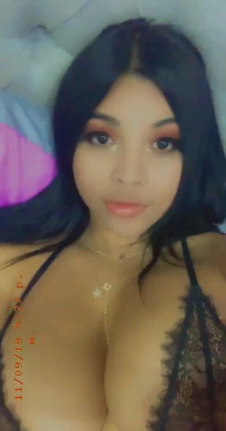 Arianny beau modèle galeries