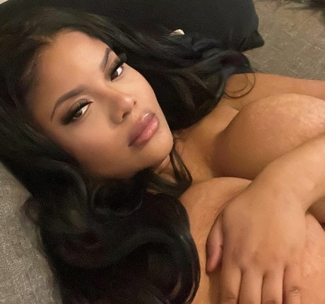 Gabrielle Logan étoile nue des photos