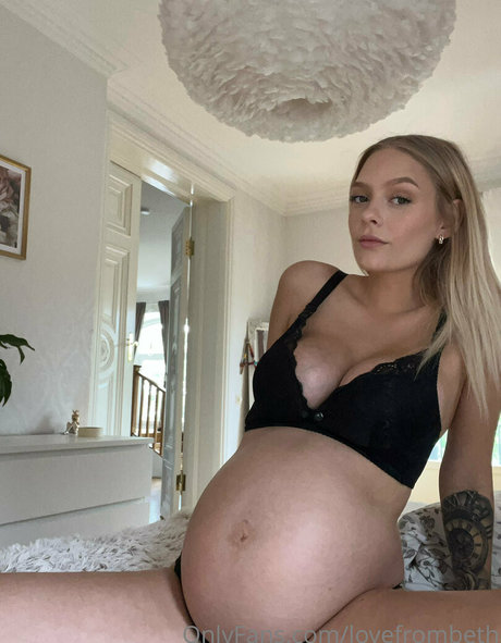 LoveFromBeth modèle magnifique photo