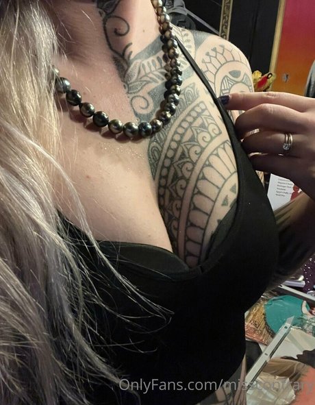 misscontrary étoile adulte galerie