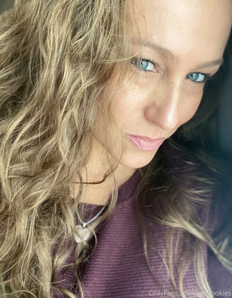 mncookies modèle nu image