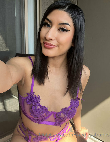 medusabanks actrice parfaite galeries