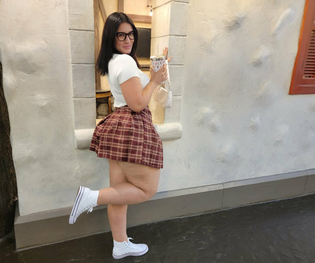 Onfilmbyana actrice érotique archive