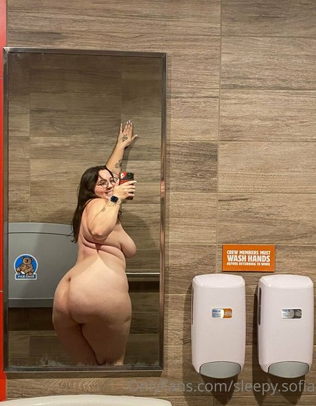 pawg blonde uniquementfans haut por des photos