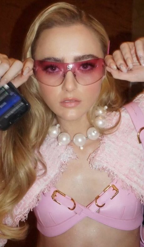 Kathryn Newton modèle joli photos