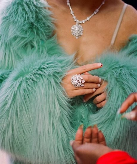 Naomi Scott étoile sexy images