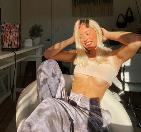 Kamryn Bedore modèle magnifique des photos