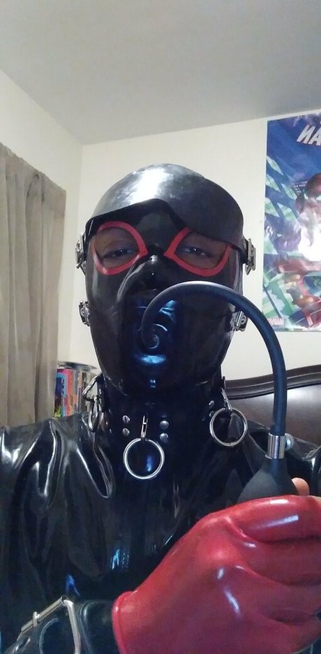 sir latexman actrice libre des photos