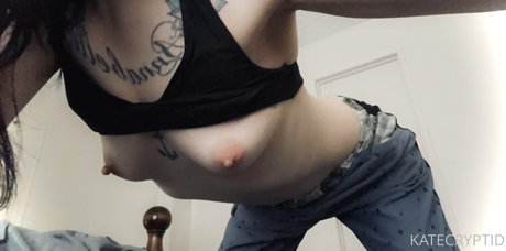 cryptid actrice érotique archive