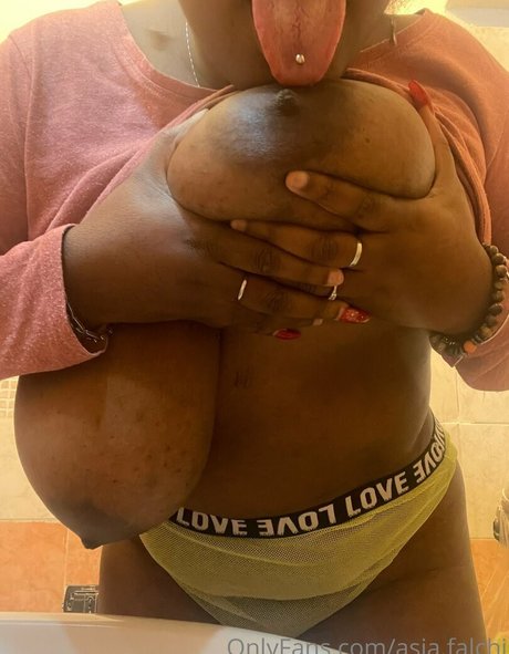 asia falchi actrice de grande qualité des photos