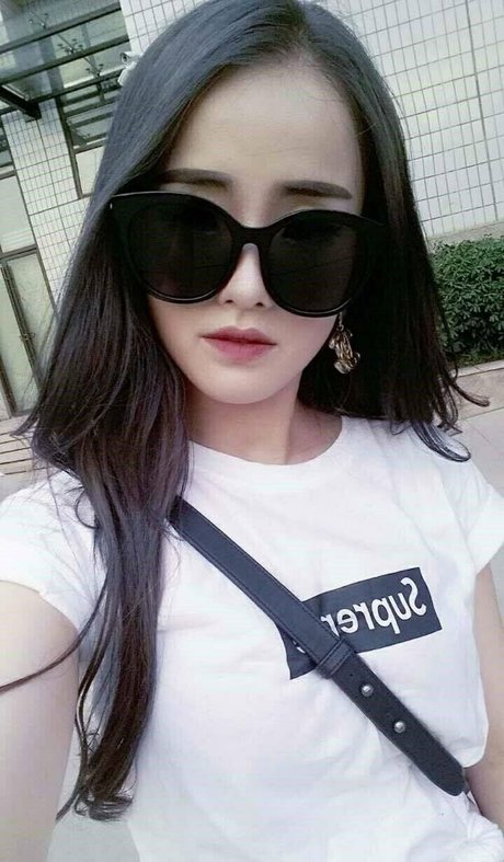 milf blonde aux courbes onlyfans art xxx collection